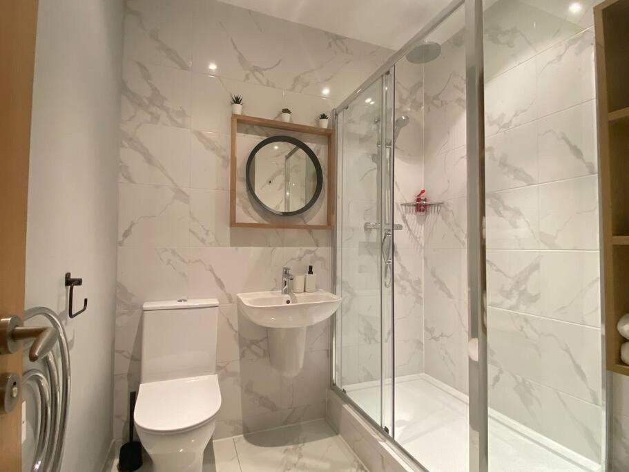 Apartment Stunning One B/r - Centre *